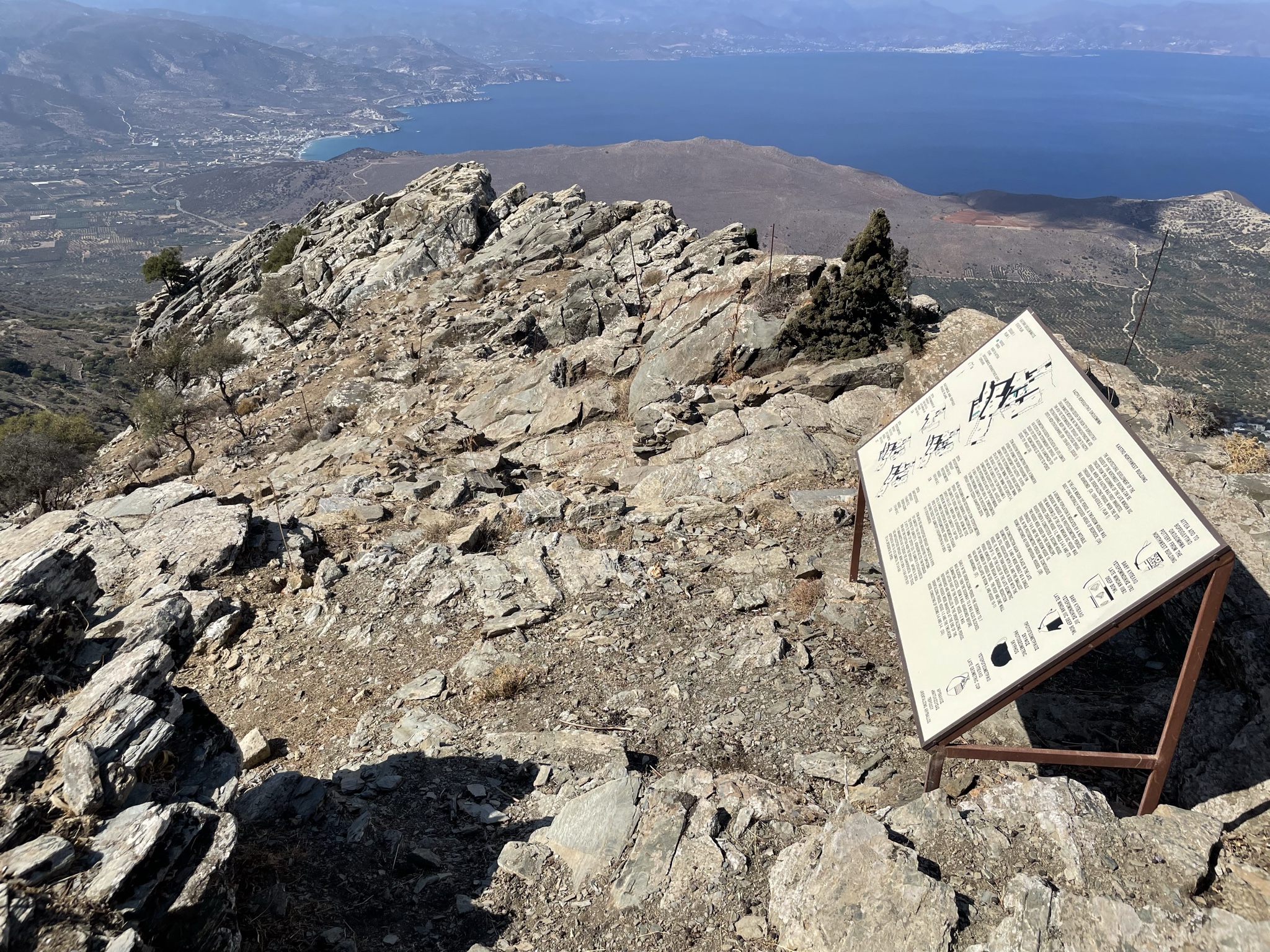 The west wing of the Kastro settlement.