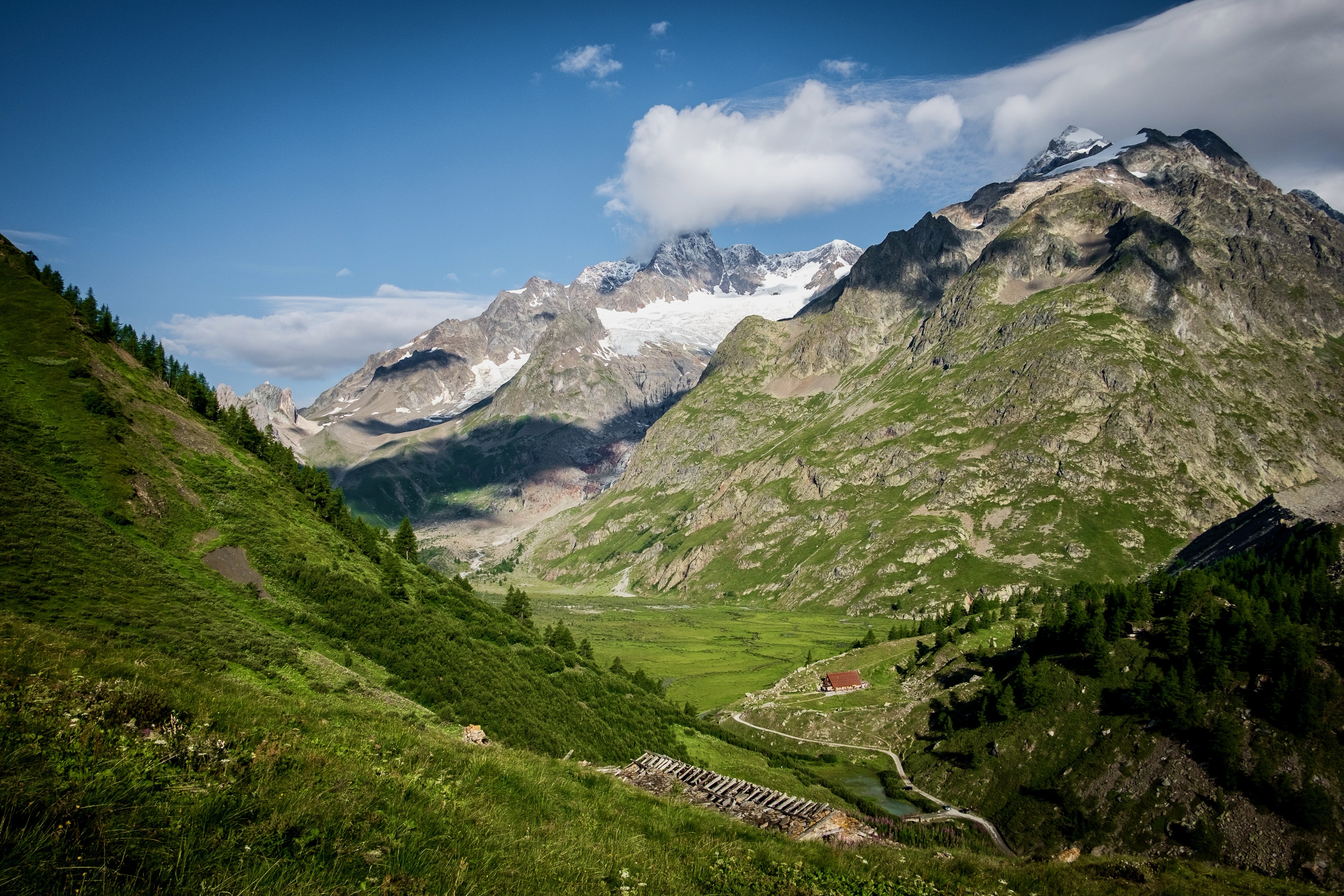 Looking back south toward the Cabane de Combal.
