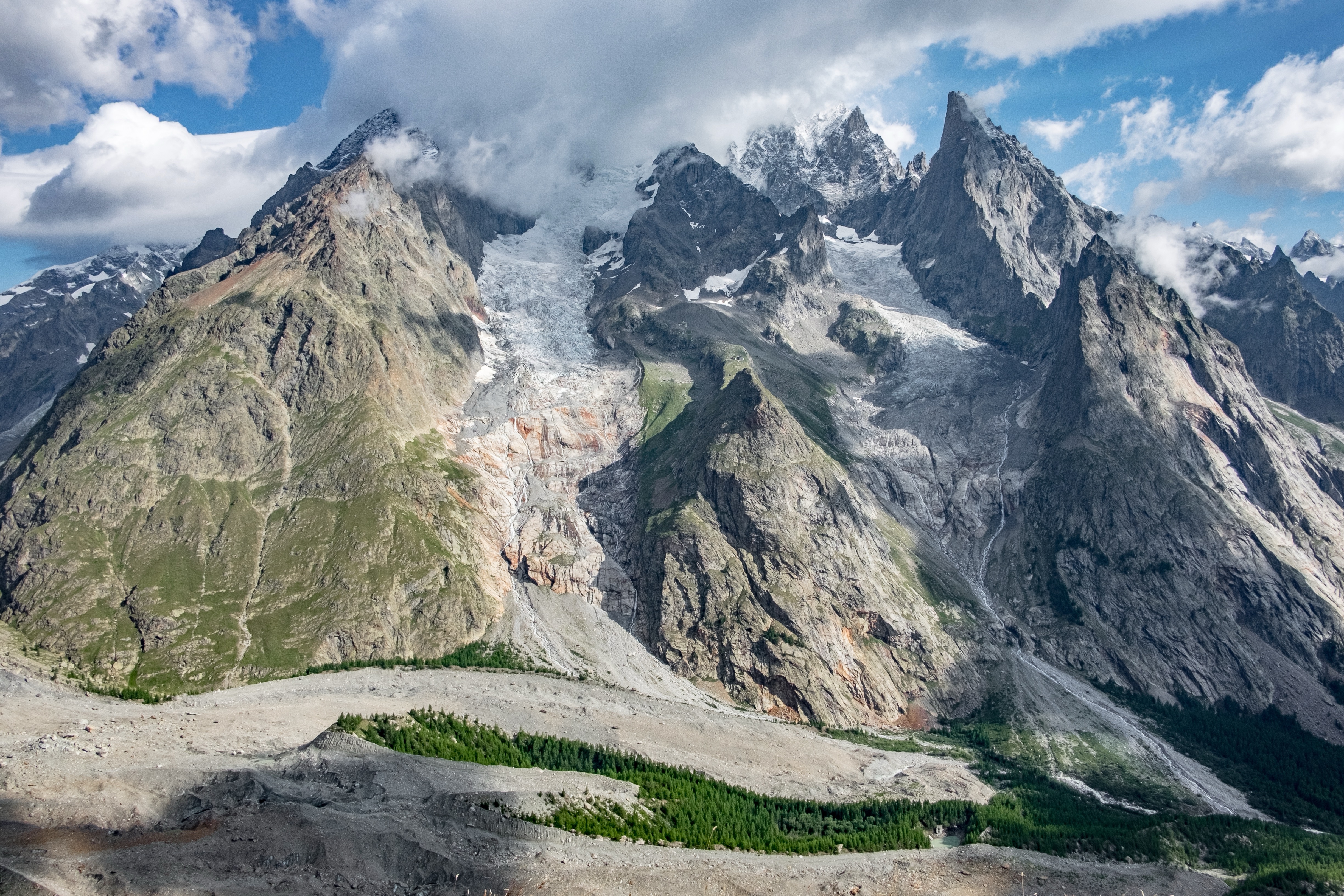 The glaciers have been melting. The snouts are all far above the beds – we were level with them over 2000 meters.