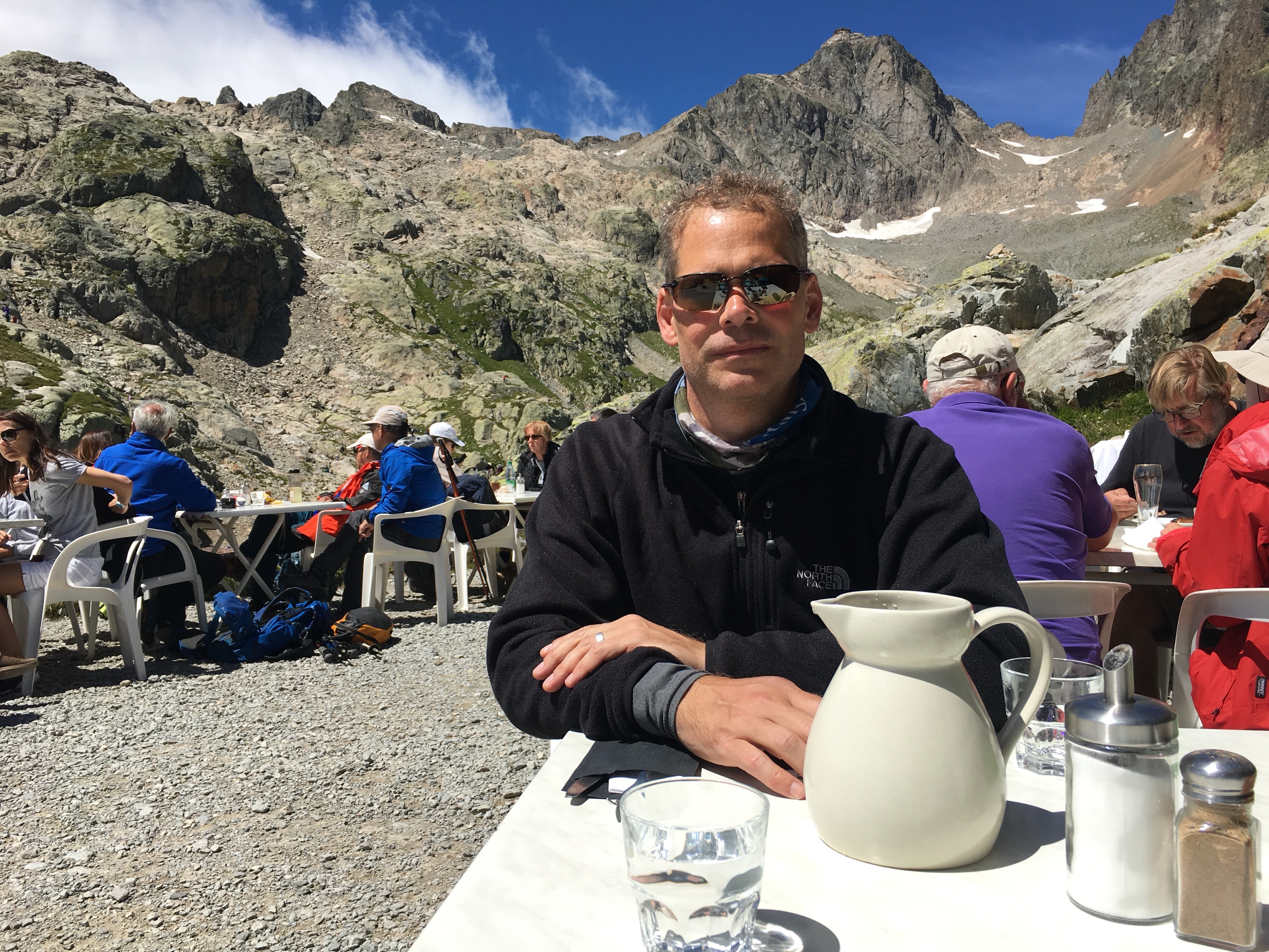 Outdoor dining near the mountaintop.