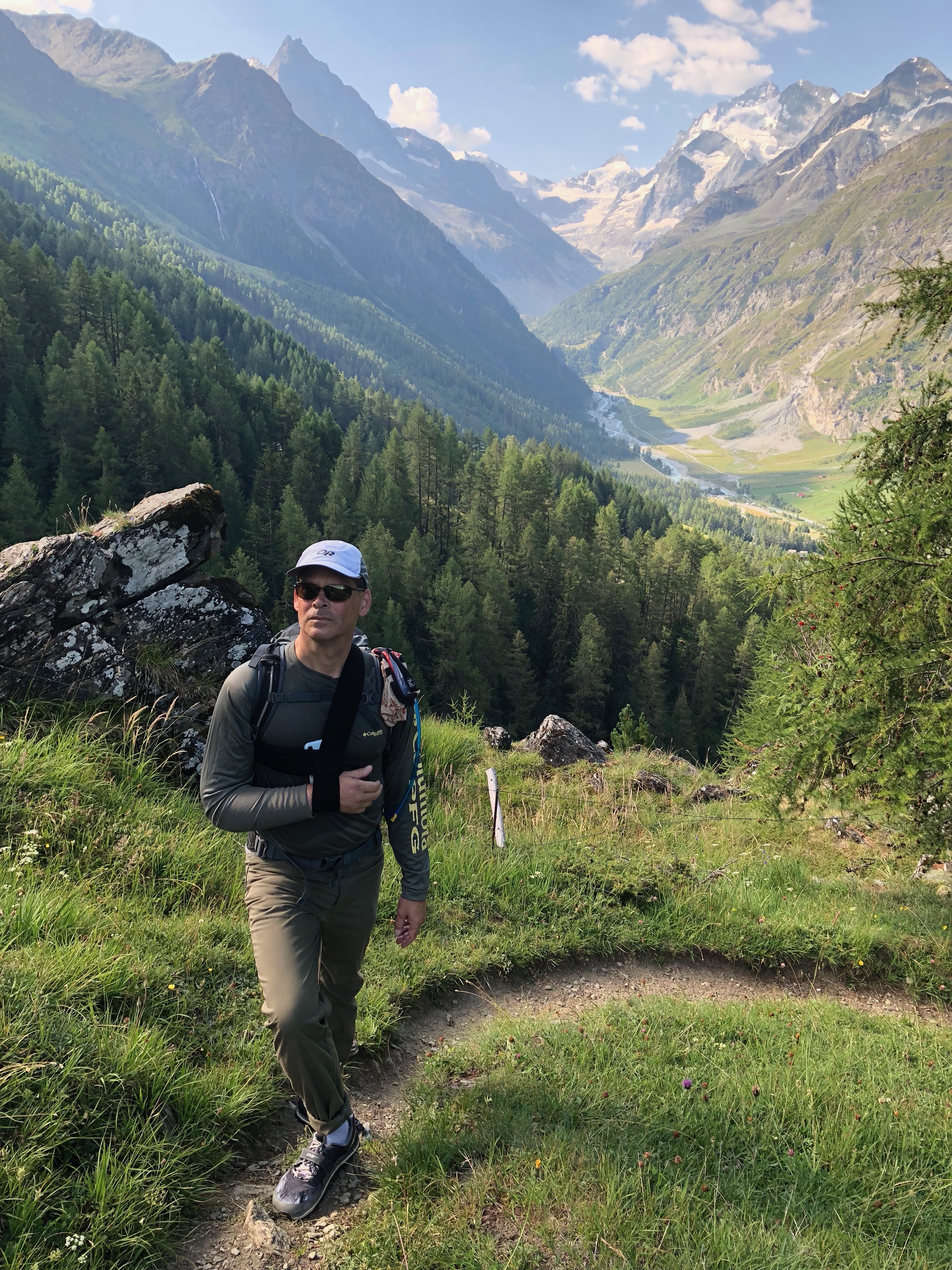 Chris had his right arm in a sling, but that just won him the admiration of fellow travelers.