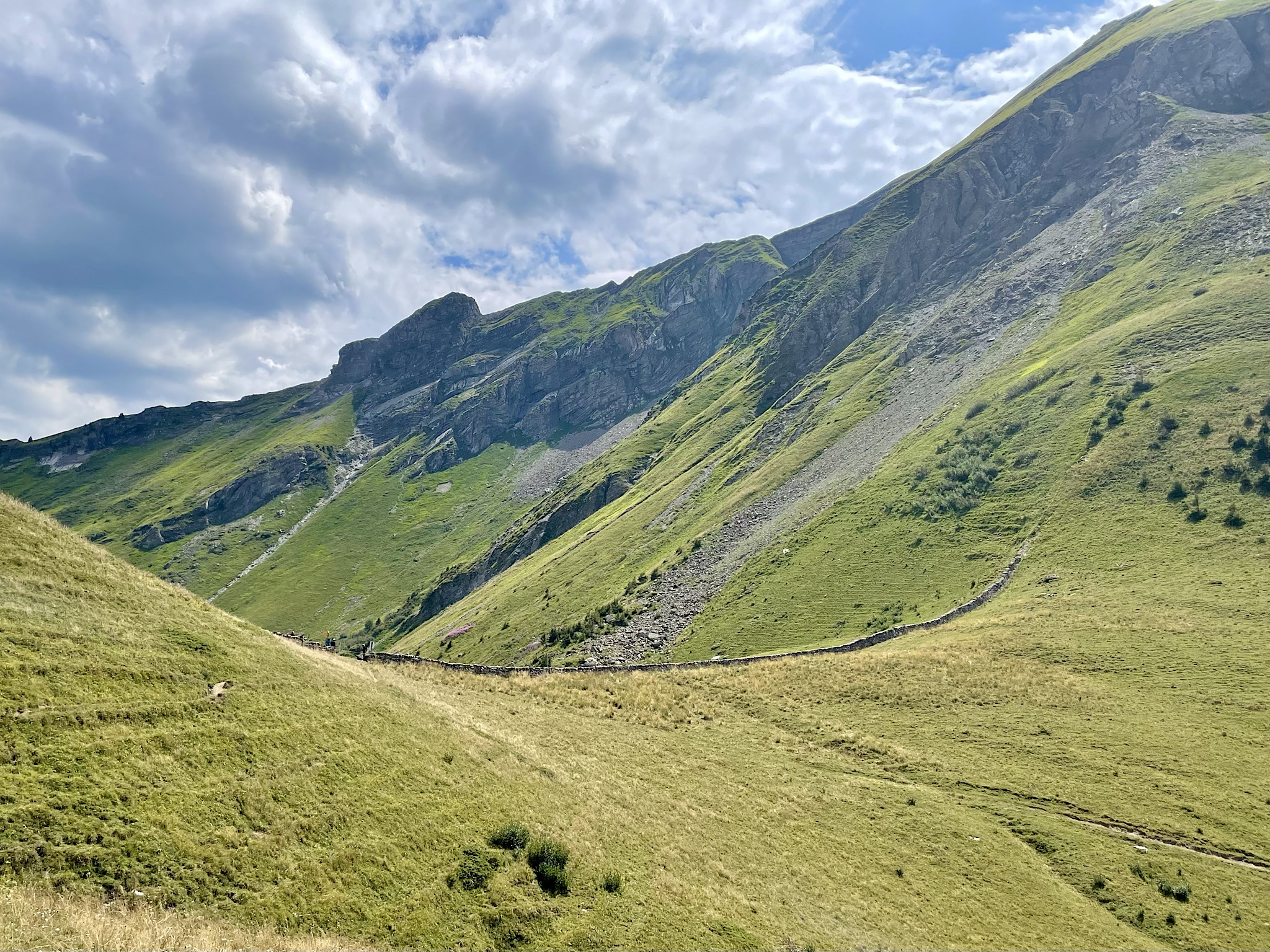 The Col de Jable is marked by a stone wall, serving no doubt to separate the languages from one another.