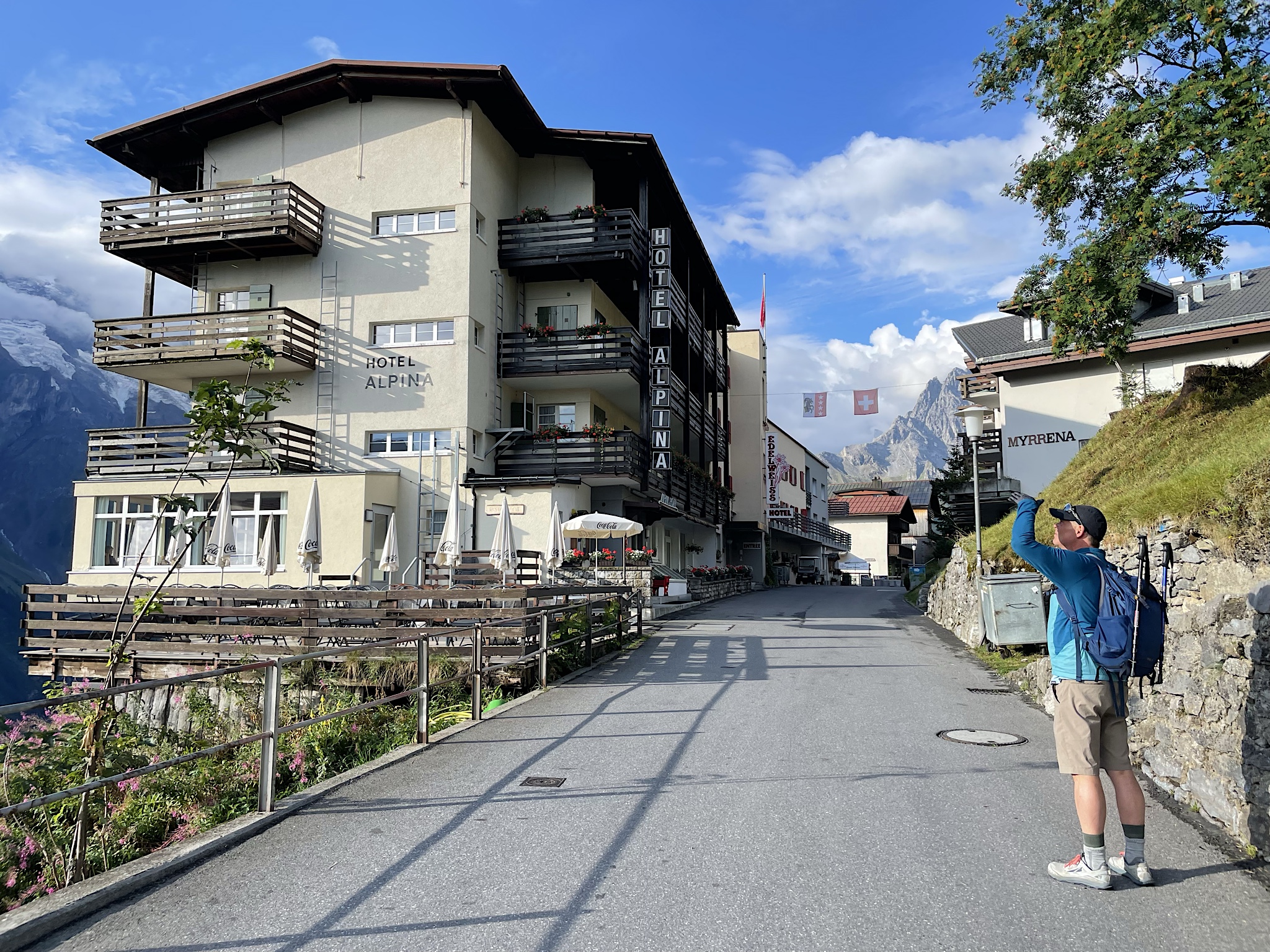 Heading out of Mürren.